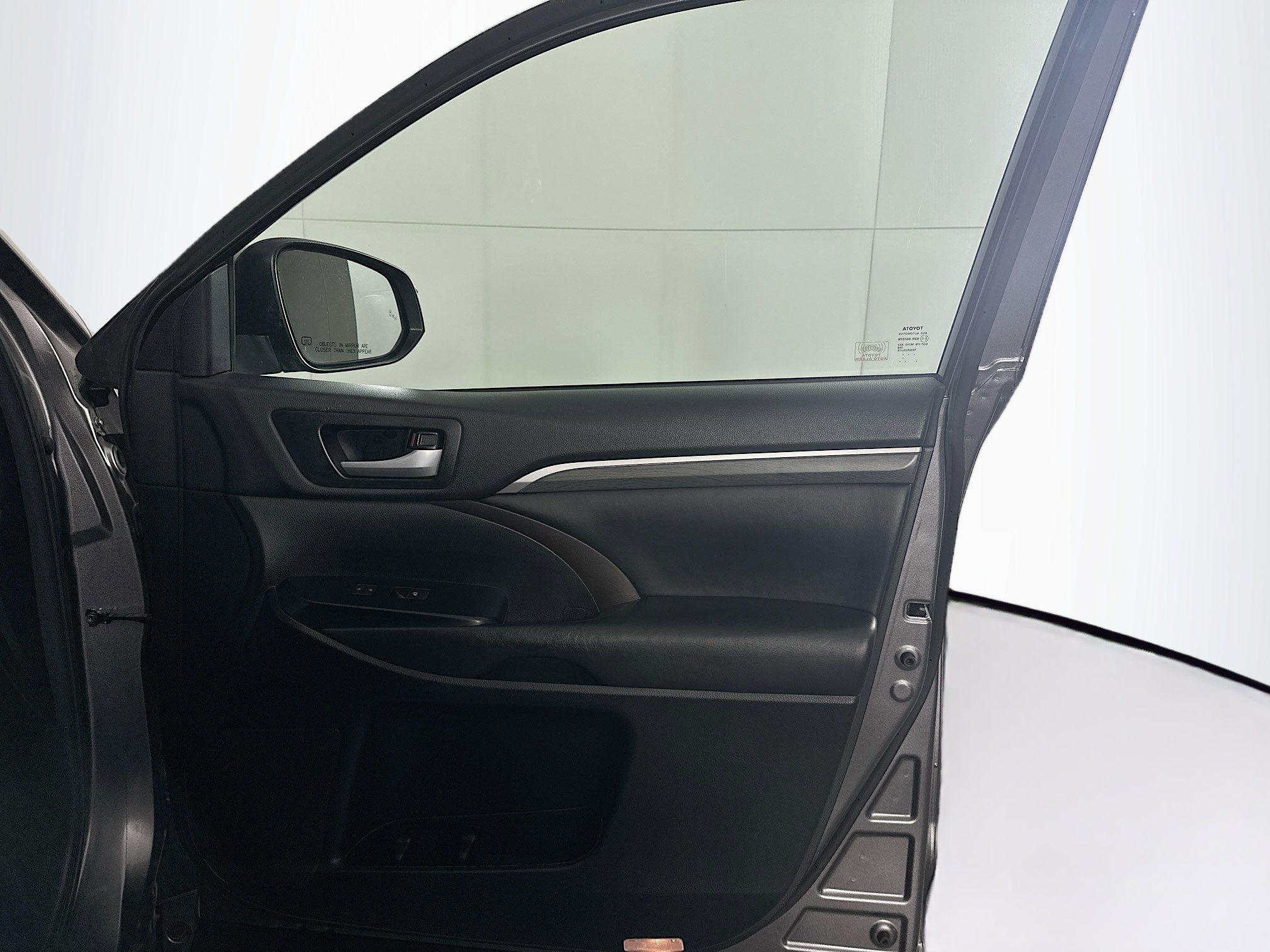 Used 2017 Toyota Highlander Limited image 34