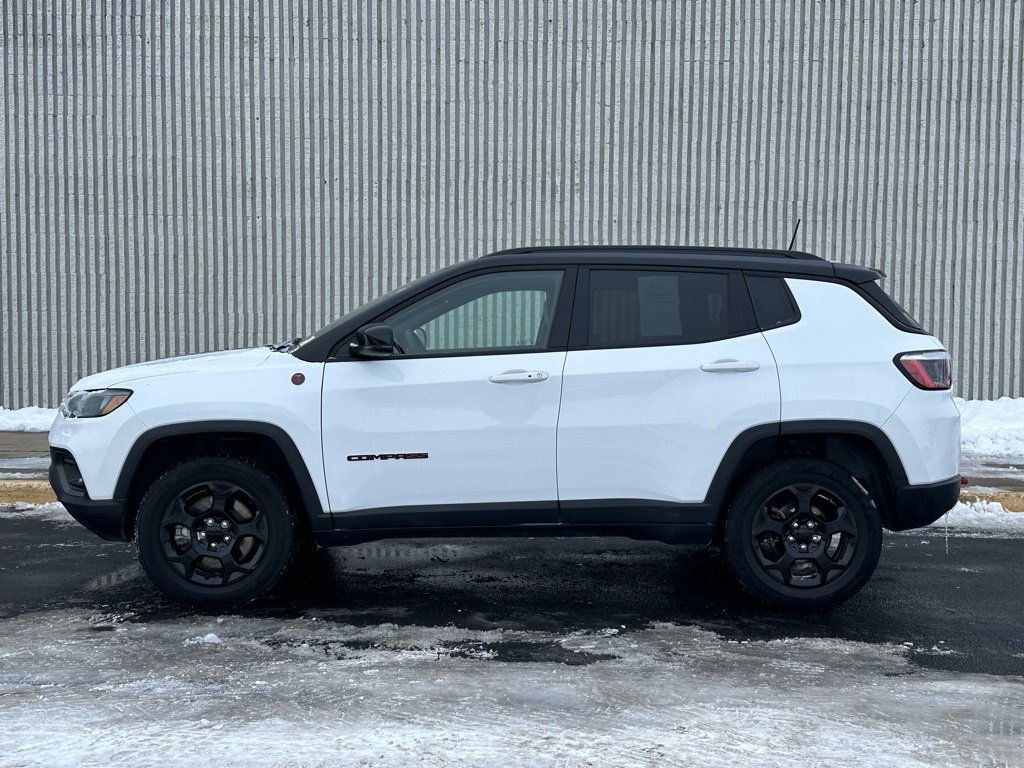 Used 2023 Jeep Compass Trailhawk image 2