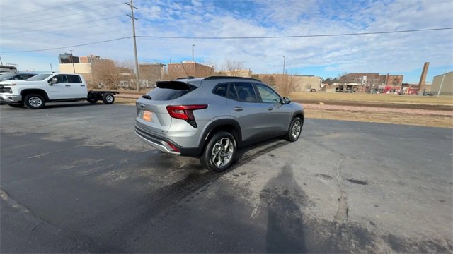 Used 2024 Chevrolet Trax LT w/ Driver Confidence Package image 8
