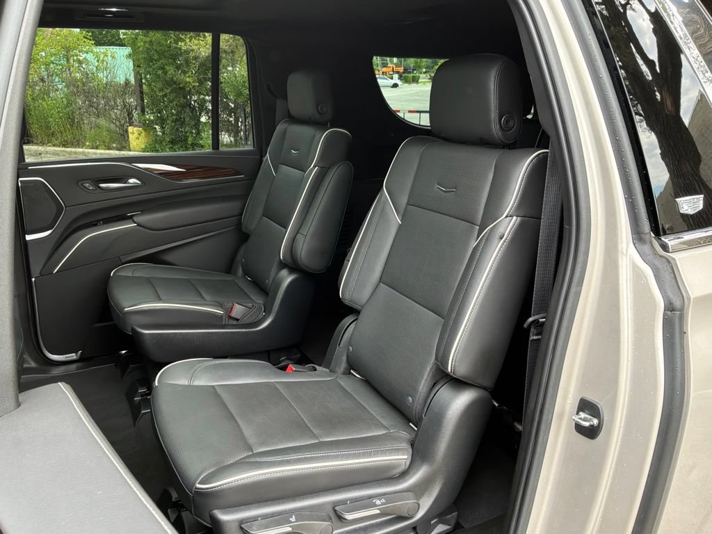 Used 2021 Cadillac Escalade ESV Premium Luxury AWD/4WD image 21