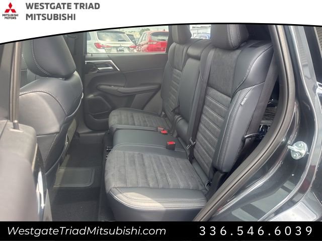 New 2025 Mitsubishi Outlander SE image 8