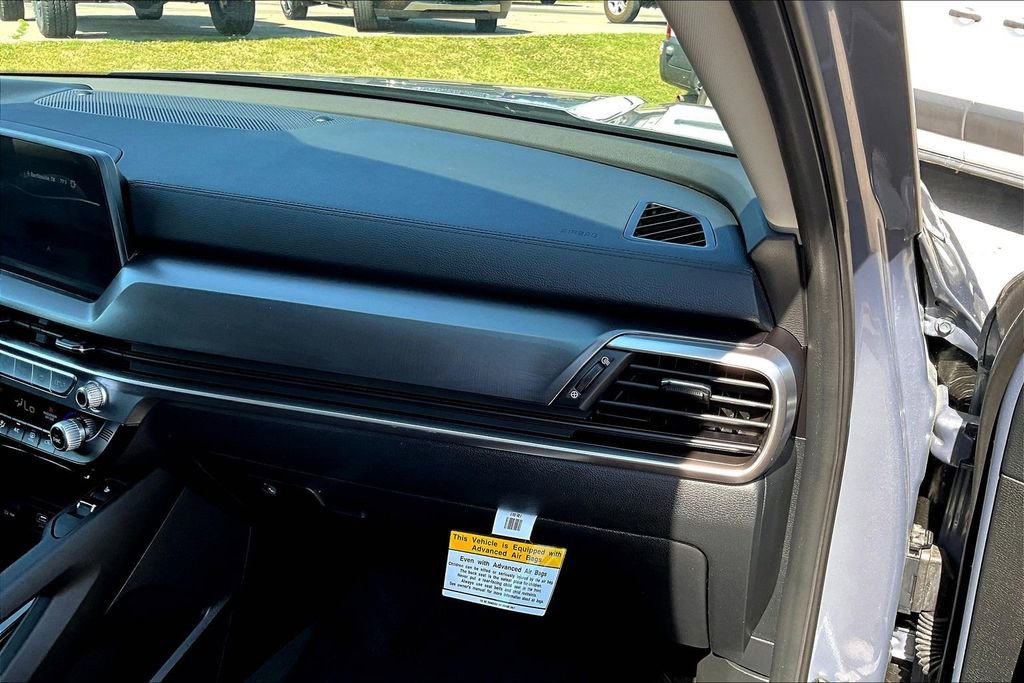 Used 2025 Kia Telluride S image 16