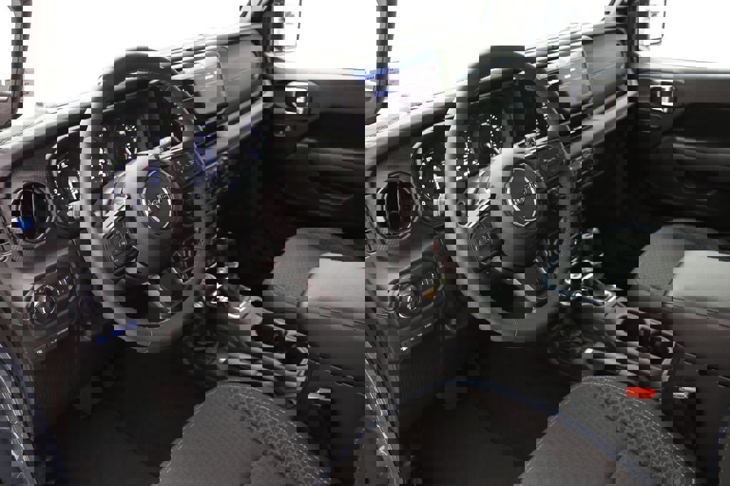 Used 2025 Jeep Wrangler Unlimited Rubicon 4xe w/ Convenience Group image 13