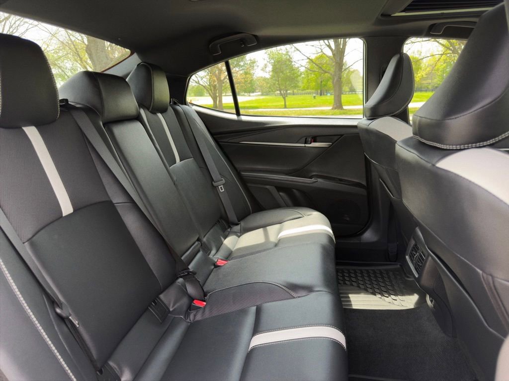 Used 2025 Toyota Camry SE w/ Convenience Package AWD/4WD image 29