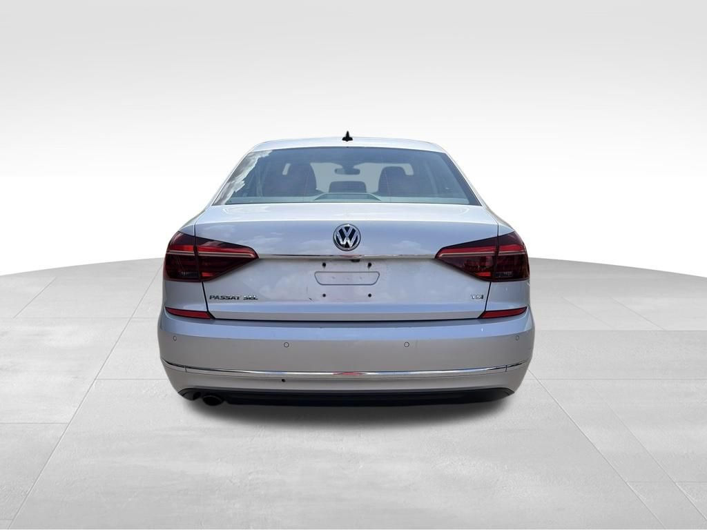 Used 2018 Volkswagen Passat 2.0T SEL Premium FWD image 25