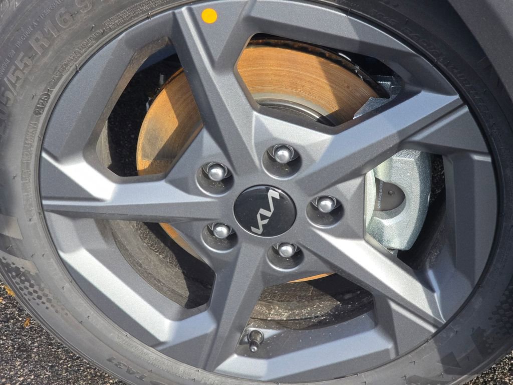 New 2025 Kia K4 LXS image 8