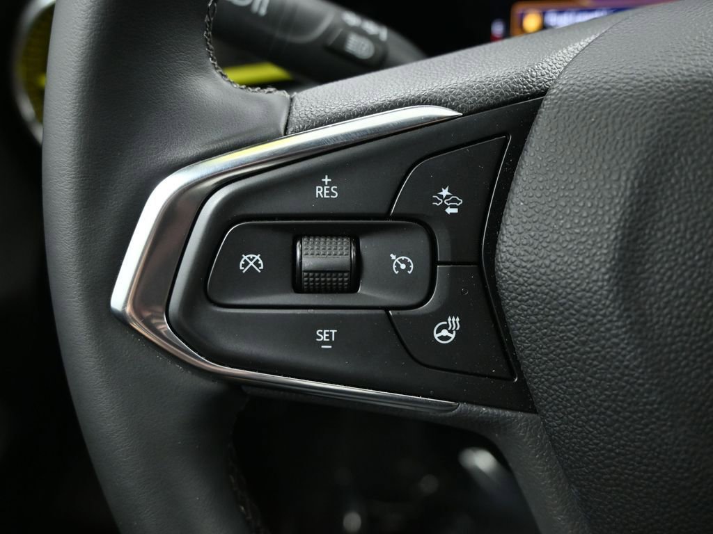 Used 2025 Chevrolet Trax LT w/ LT Convenience Package image 24