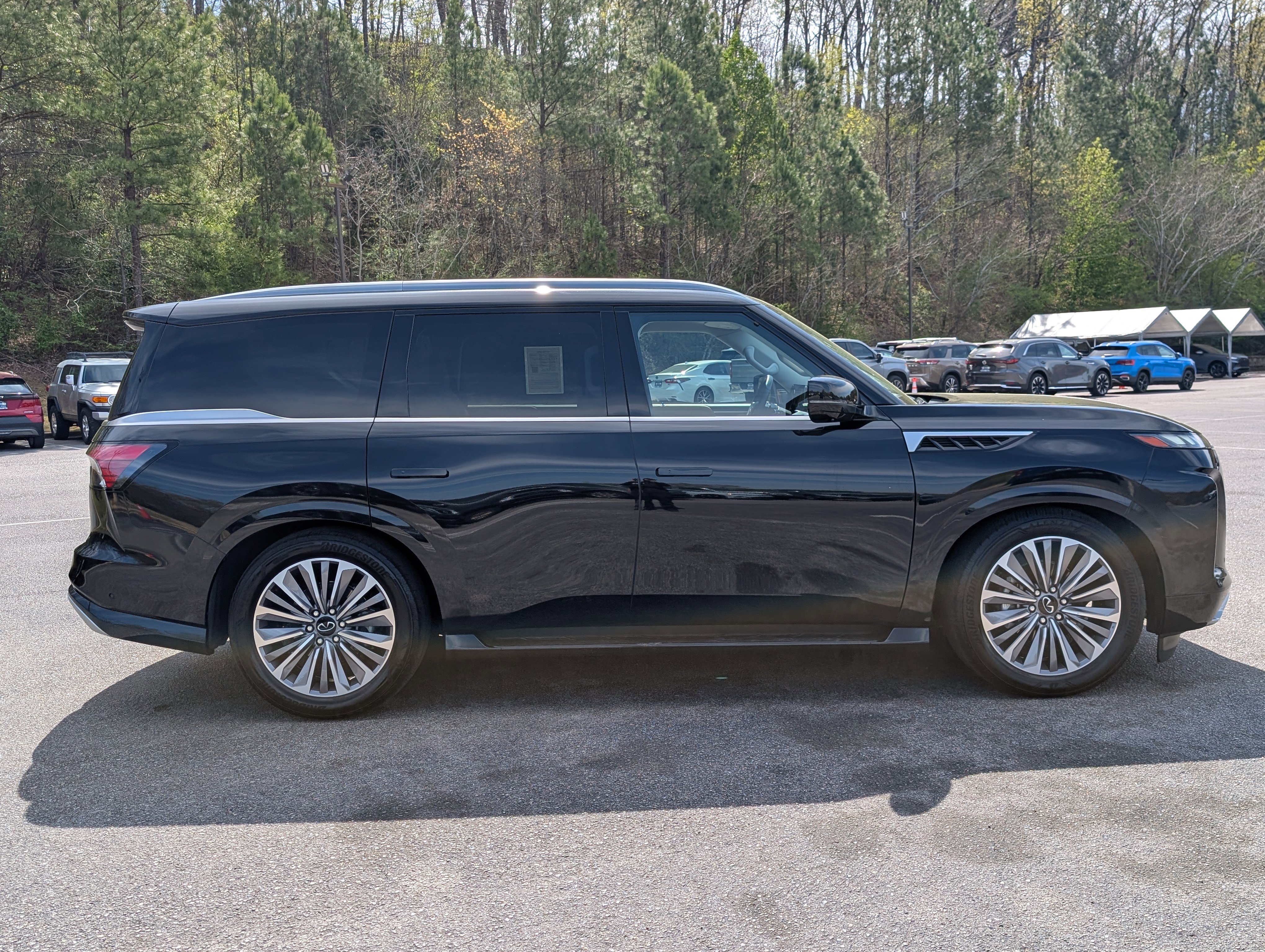 Used 2025 INFINITI QX80 Sensory image 10