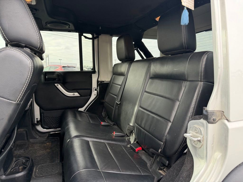 Used 2012 Jeep Wrangler Unlimited Rubicon w/ Connectivity Group AWD/4WD image 19