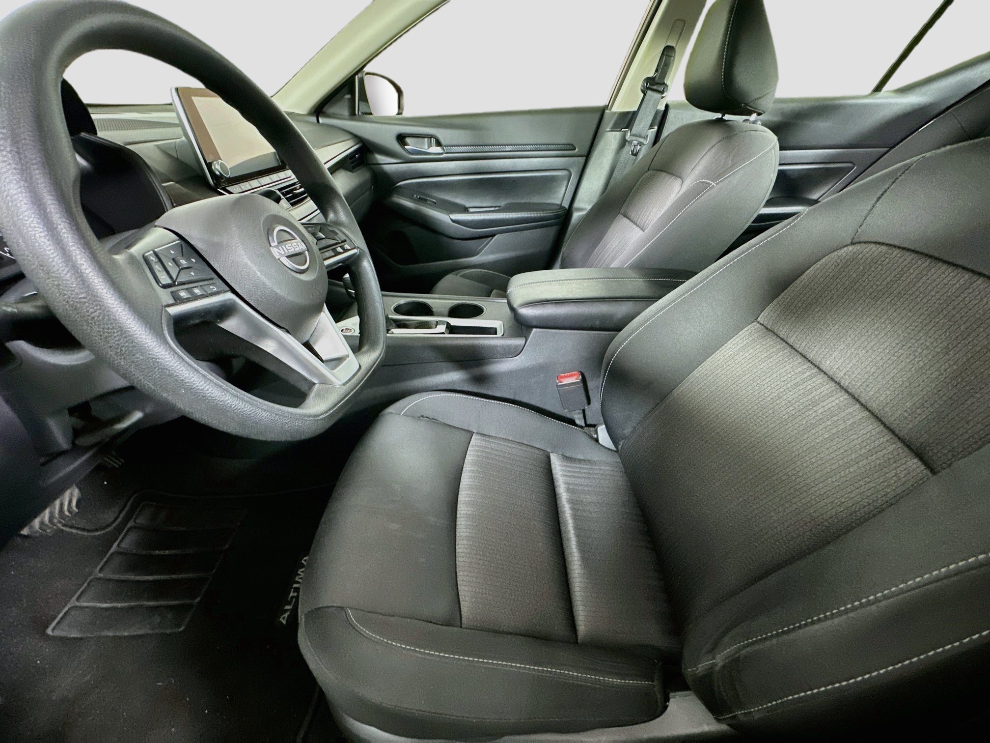 Used 2025 Nissan Altima 2.5 SV FWD image 13