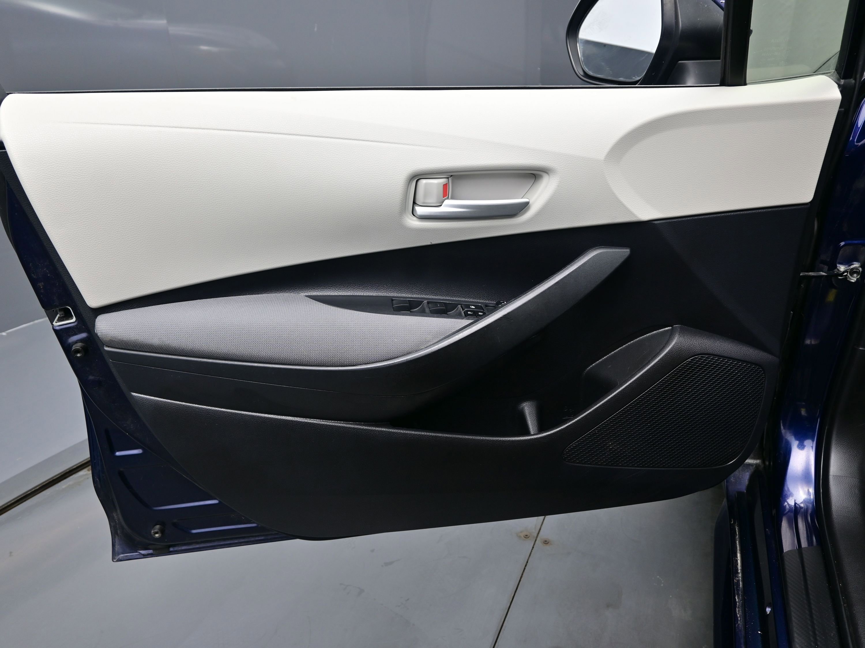 Used 2021 Toyota Corolla LE w/ Carpet Mat Package (TMS) image 9