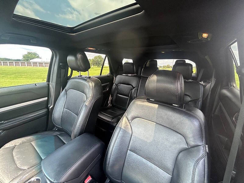 Used 2017 Ford Explorer XLT w/ Equipment Group 202A image 8