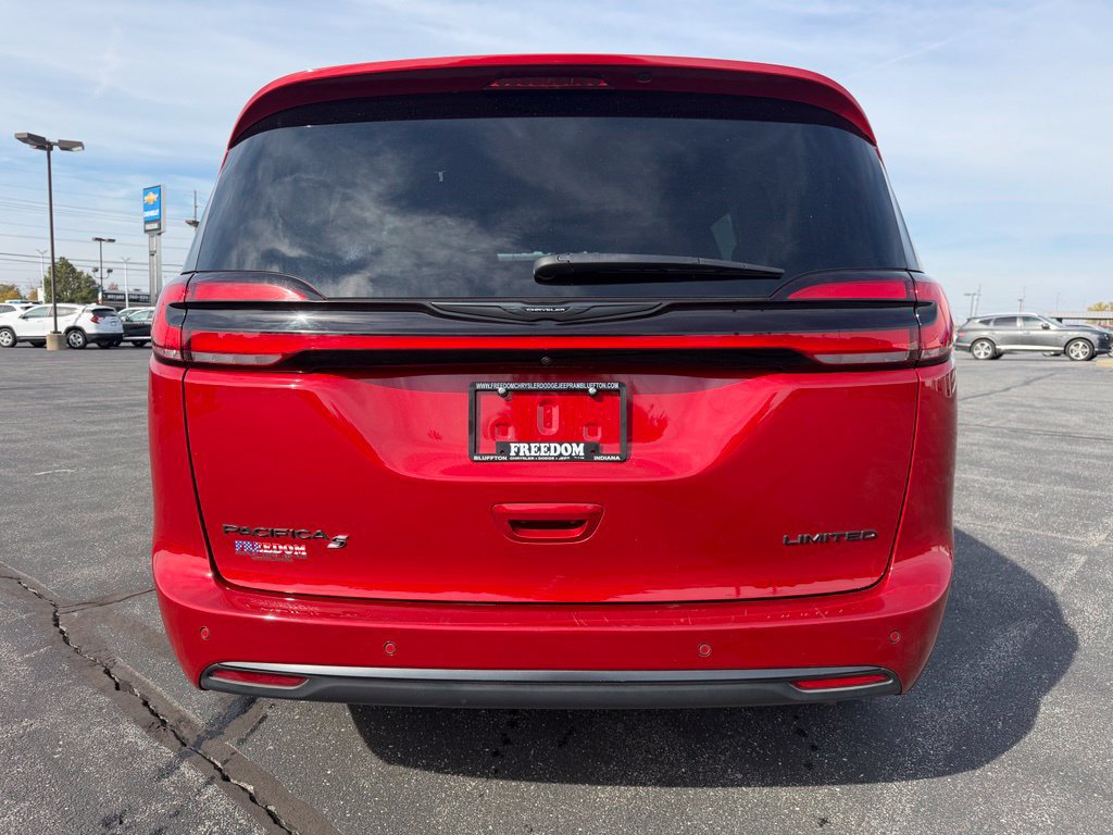 Used 2025 Chrysler Pacifica Limited FWD image 6