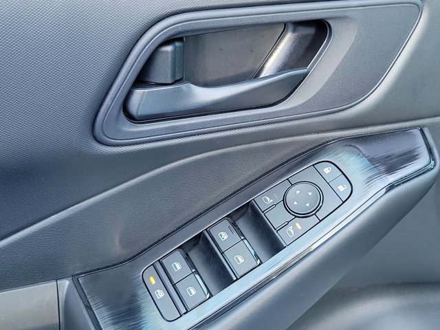 Used 2025 Nissan Rogue S image 18