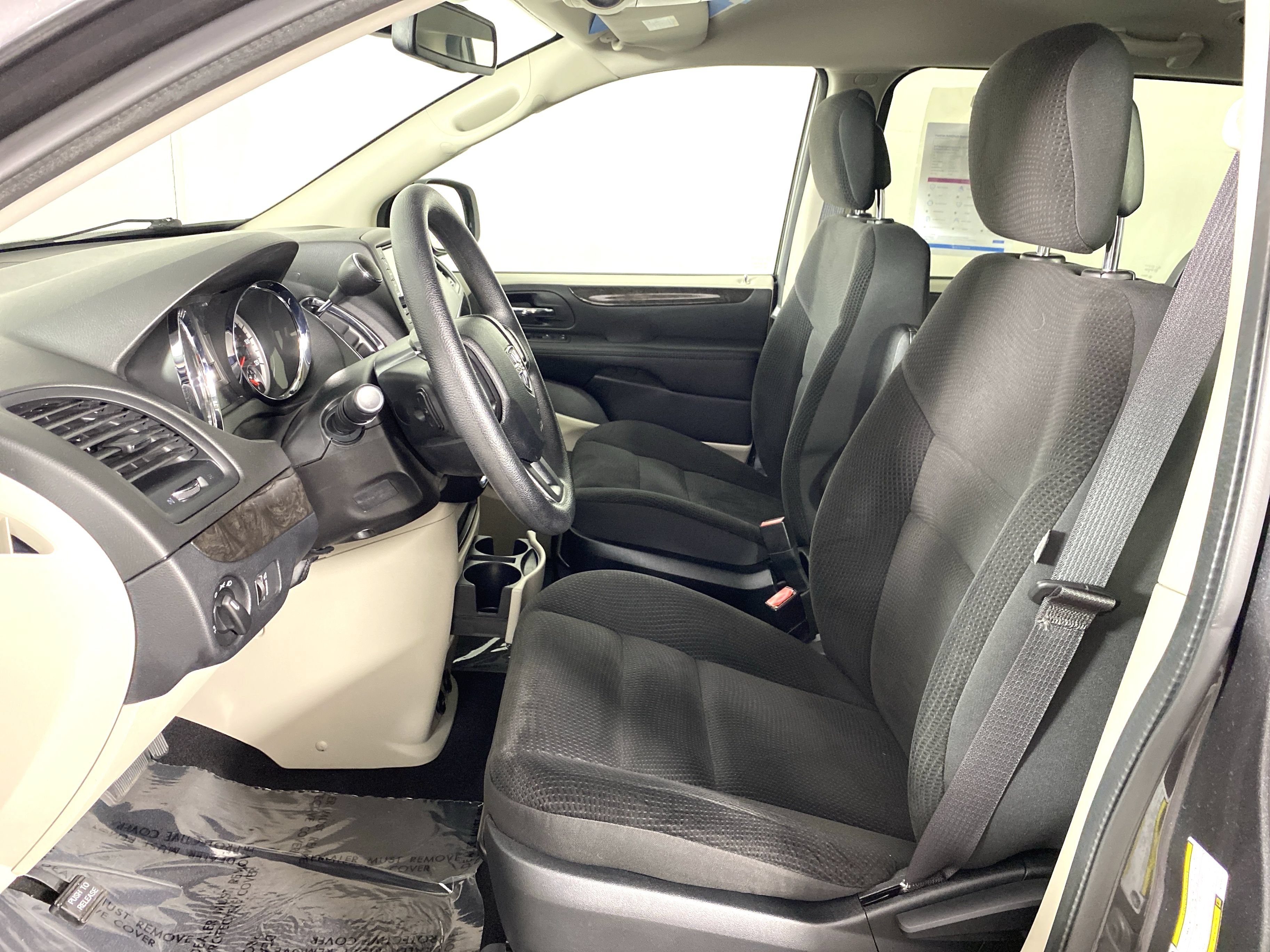 Used 2019 Dodge Grand Caravan SE w/ UConnect Hands-Free Group FWD image 14