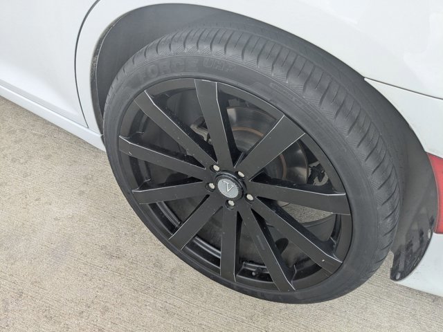 Used 2018 Chrysler 300 Touring L image 21