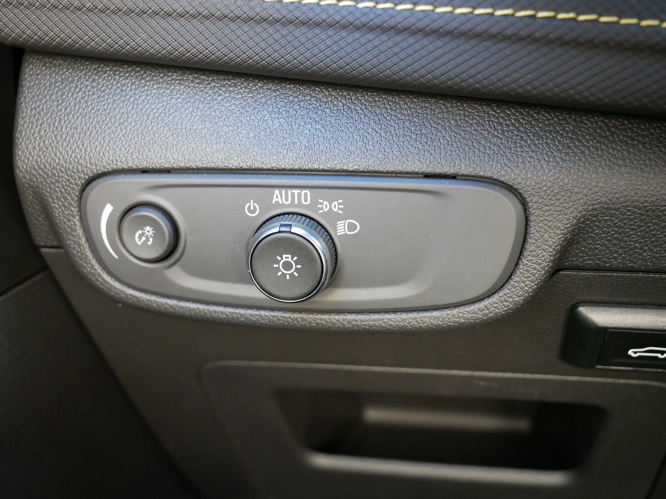 Used 2024 Chevrolet TrailBlazer ACTIV w/ Driver Confidence Package image 26