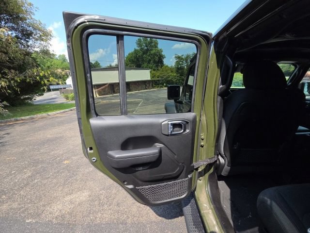 Used 2024 Jeep Wrangler Unlimited Rubicon w/ Technology Group AWD/4WD image 31