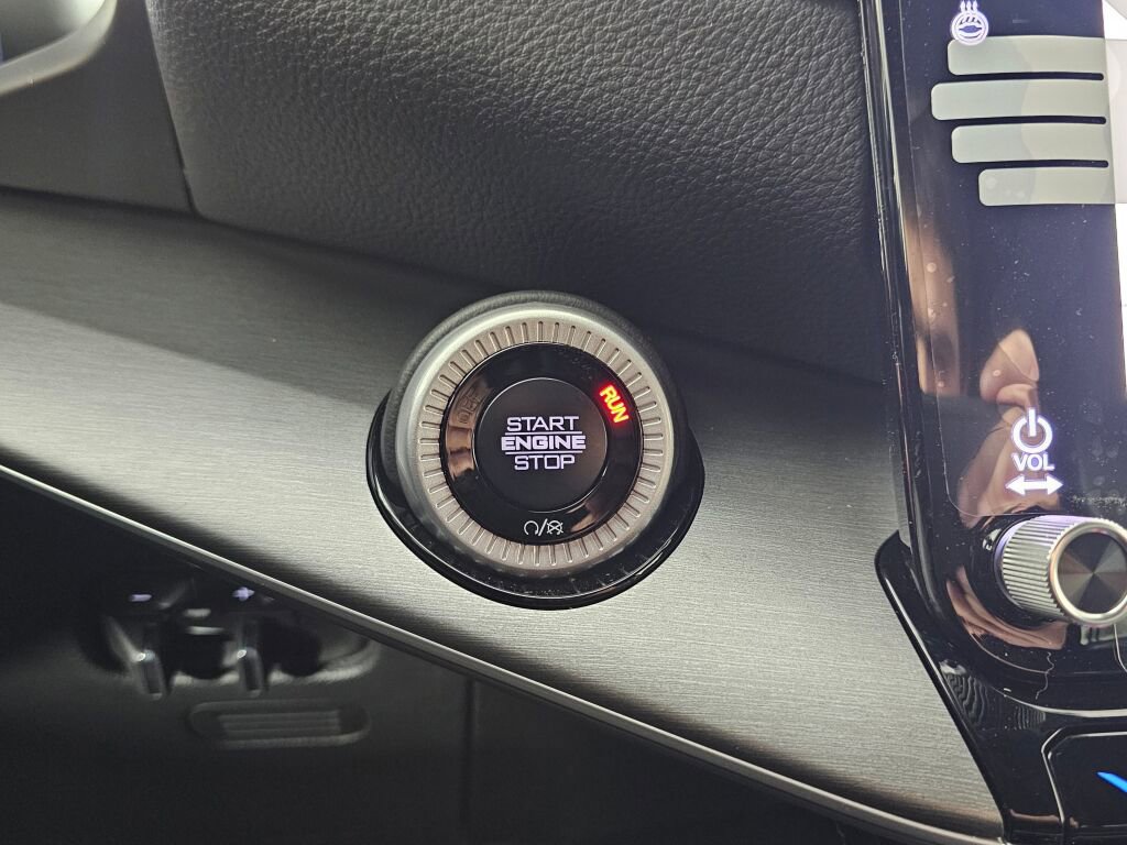 New 2026 Jeep Grand Wagoneer L 4WD w/ HD Trailer Tow Package image 26