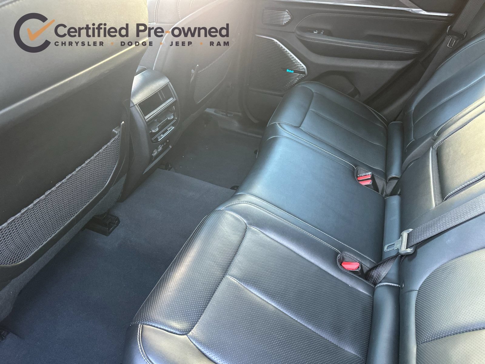 Used 2023 Jeep Grand Cherokee Overland AWD/4WD image 13