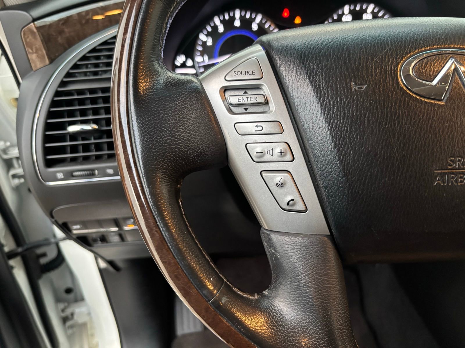 Used 2016 INFINITI QX80 2WD w/ Signature Edition Package image 18