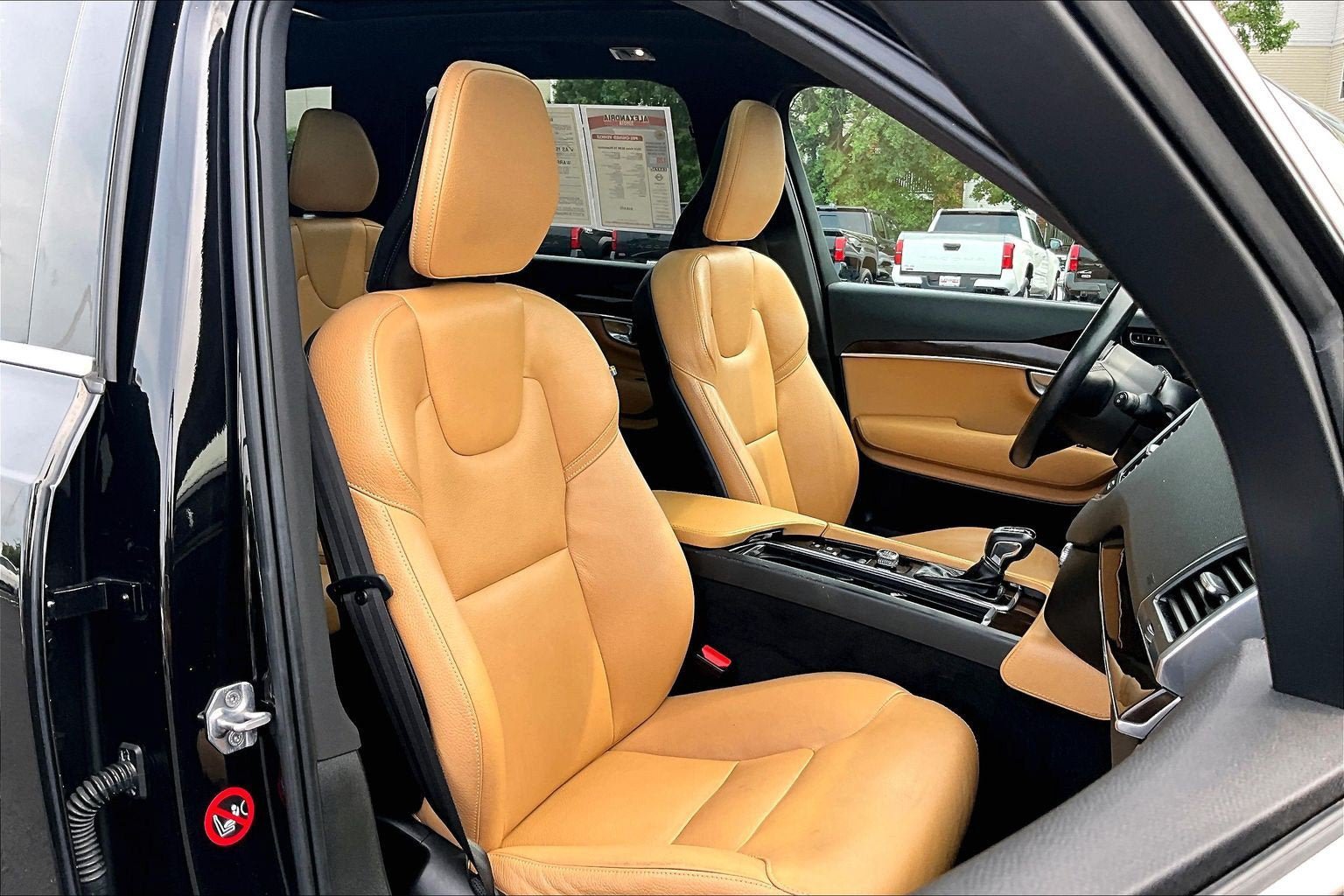 Used 2019 Volvo XC90 T6 Momentum w/ Advanced Package AWD/4WD image 7