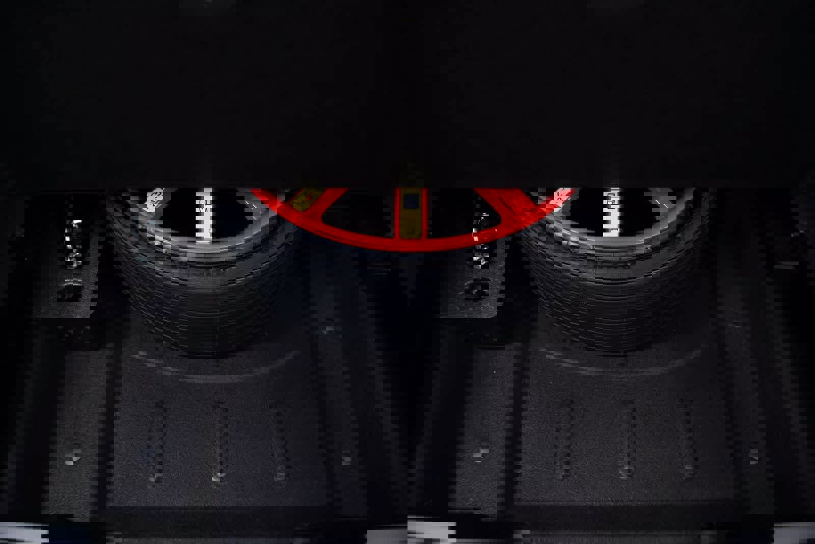 Certified 2025 Porsche Macan AWD/4WD image 32