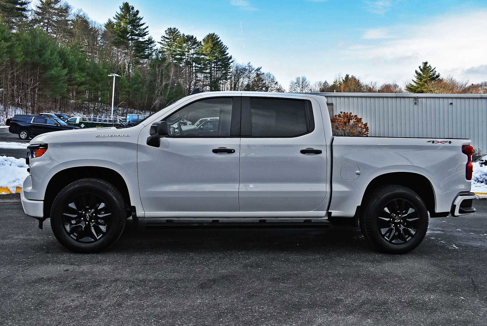 Used 2025 Chevrolet Silverado 1500 Custom image 4