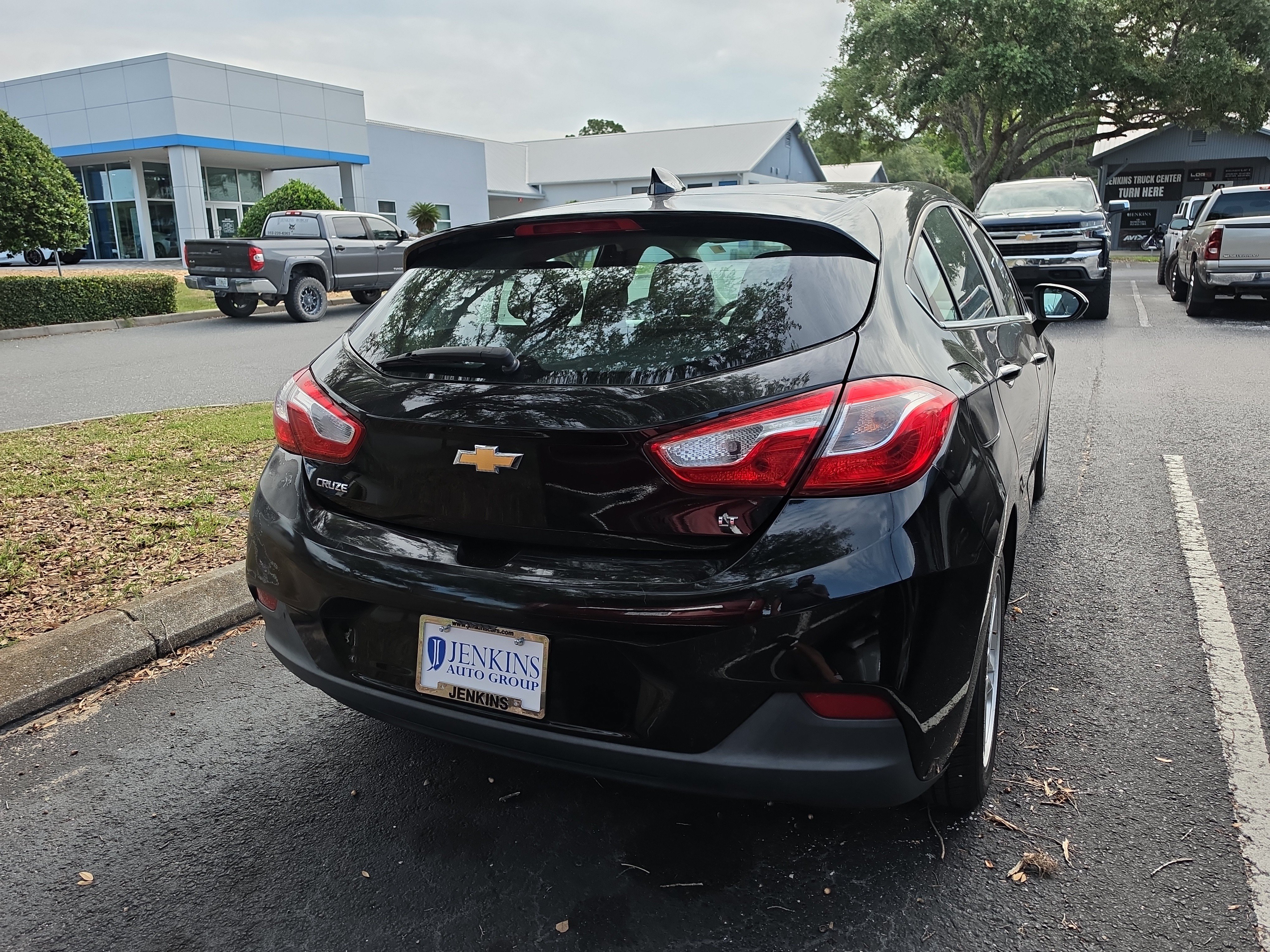 Used 2017 Chevrolet Cruze LT w/ Convenience Package FWD image 4