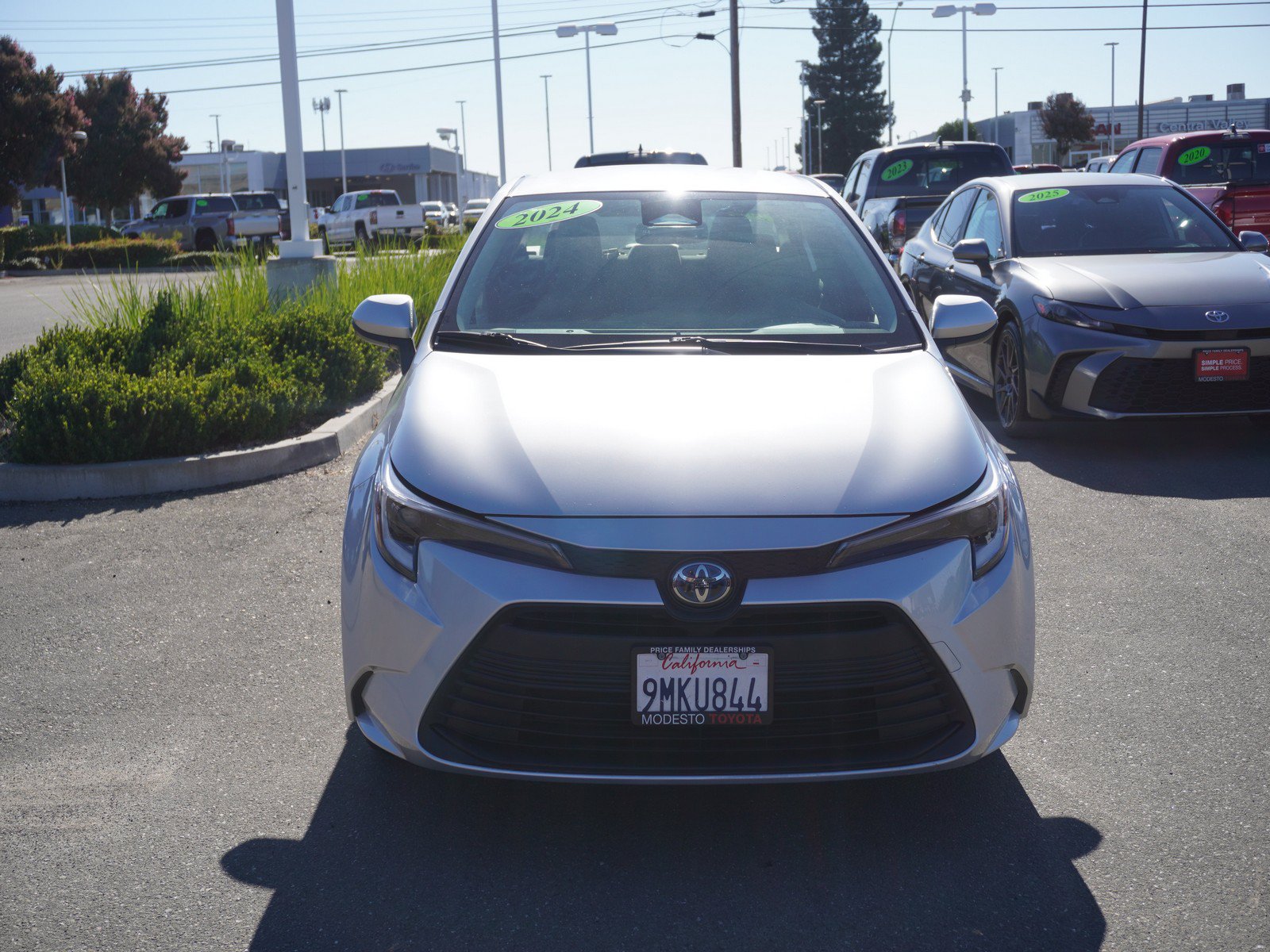 Used 2024 Toyota Corolla XLE FWD image 6