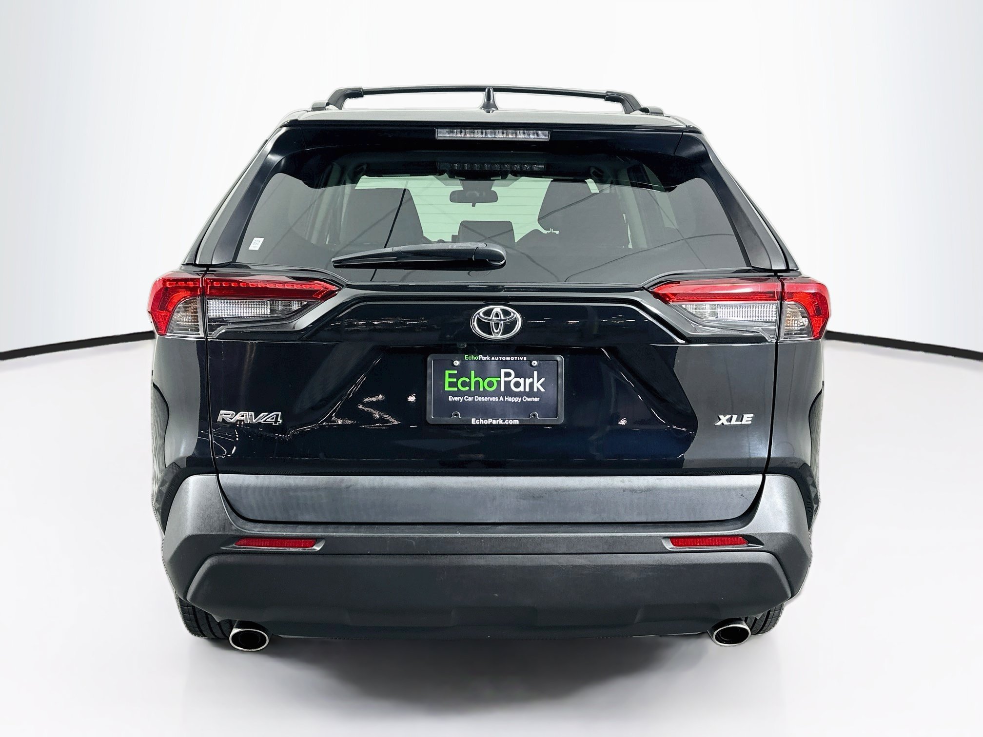 Used 2021 Toyota RAV4 XLE w/ Convenience Package FWD image 7