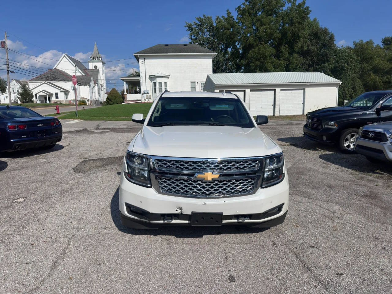 Used 2017 Chevrolet Suburban LT w/ LT Signature Package AWD/4WD image 2