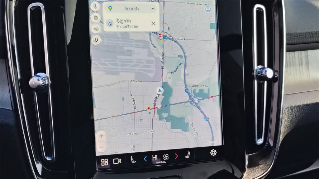 Certified 2025 Volvo XC40 B5 Plus image 19