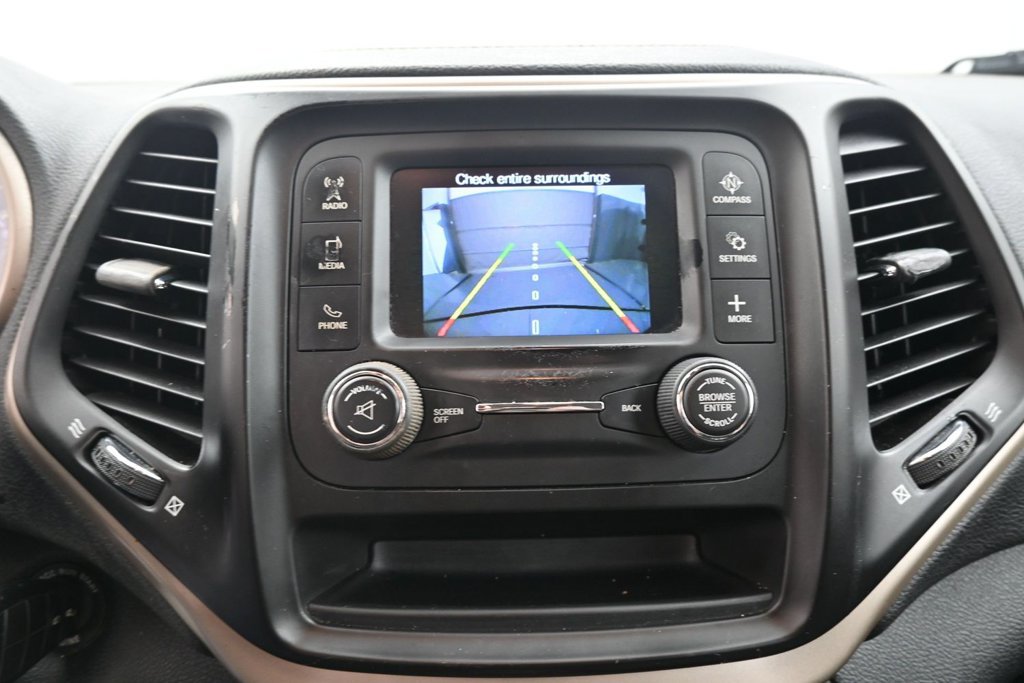 Used 2016 Jeep Cherokee Sport FWD image 11