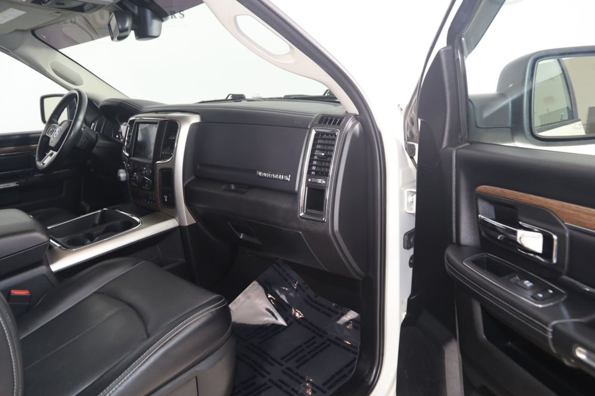 Used 2018 RAM 1500 Laramie w/ Convenience Group AWD/4WD image 37