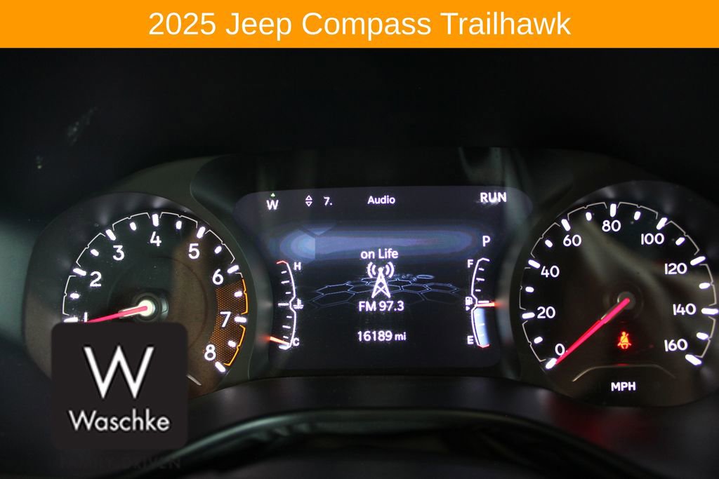 Used 2025 Jeep Compass Trailhawk w/ Trailhawk Convenience Group AWD/4WD image 41