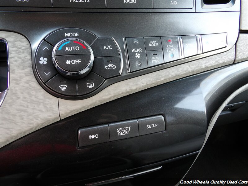 Used 2014 Toyota Sienna LE FWD image 19