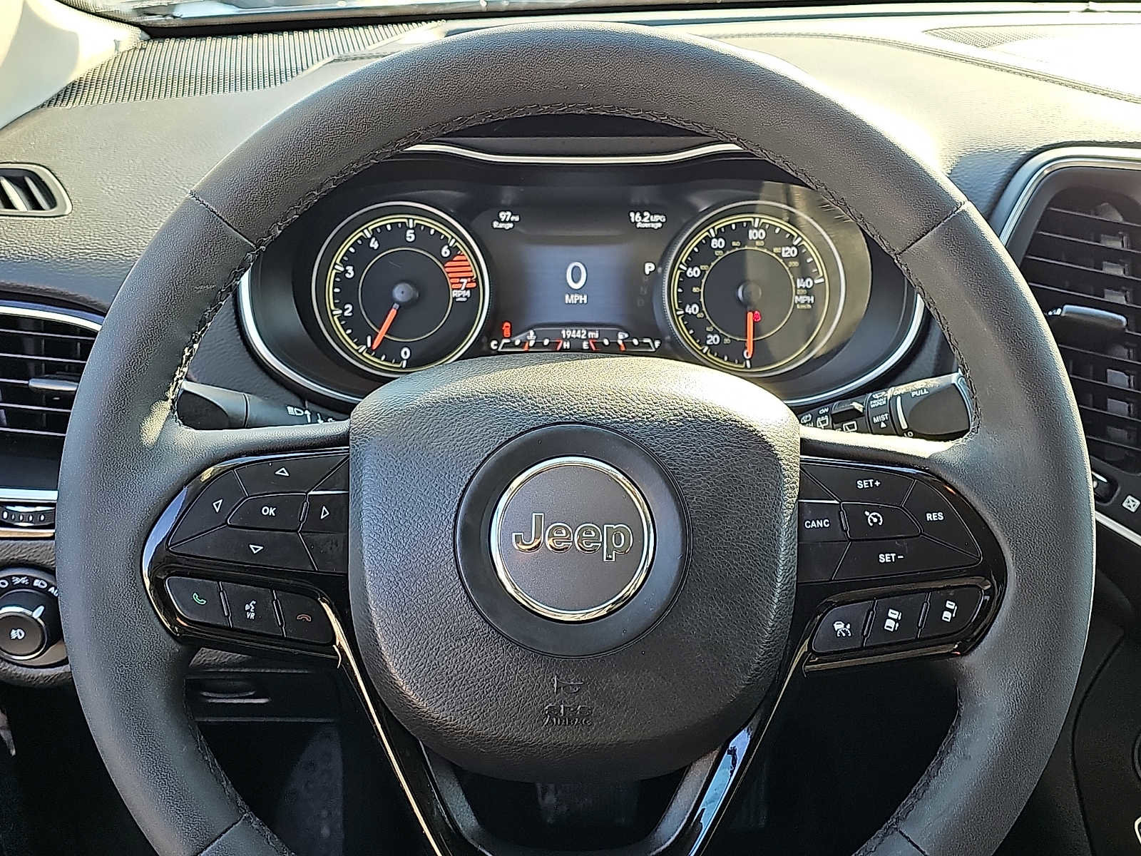 Used 2023 Jeep Cherokee Altitude Lux image 20