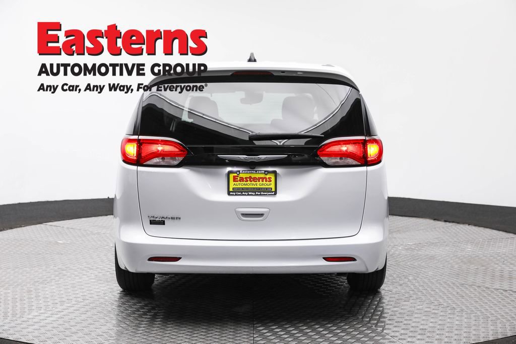 Used 2023 Chrysler Voyager LX image 6