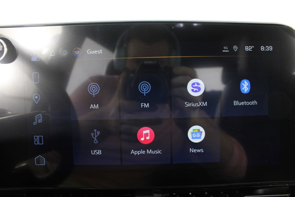 New 2027 Chevrolet Equinox LT w/ Convenience Package II FWD image 5