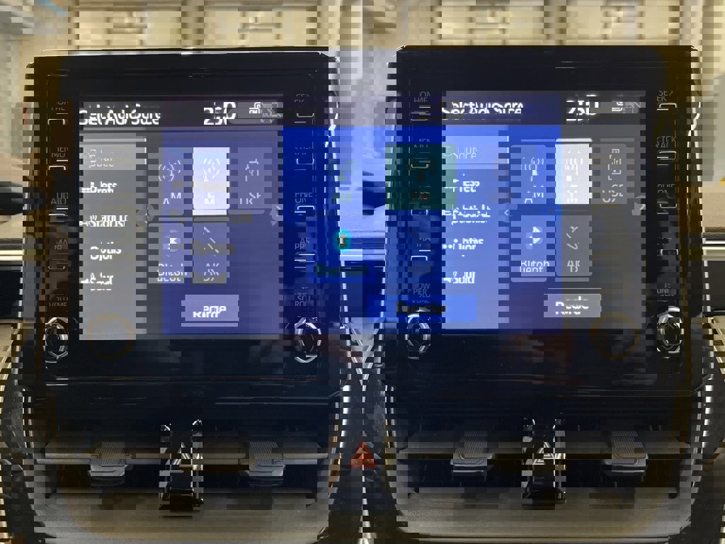 Used 2020 Toyota Corolla LE image 19