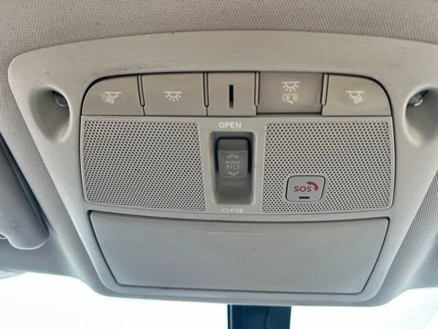 Used 2016 Nissan Maxima Platinum w/ Interior Lighting Package FWD image 29