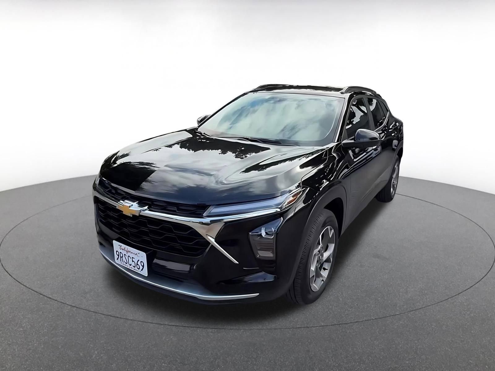 Used 2025 Chevrolet Trax LT FWD image 4