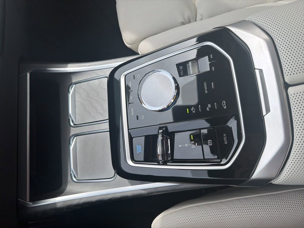 Used 2025 BMW i7 eDrive50 w/ M Sport Package RWD image 32