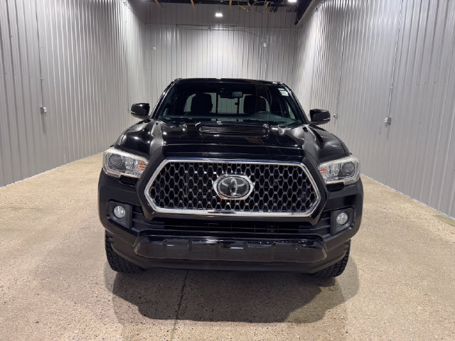 Used 2018 Toyota Tacoma TRD Sport AWD/4WD image 3