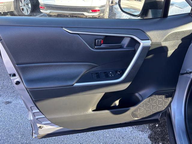 Used 2022 Toyota RAV4 LE image 10