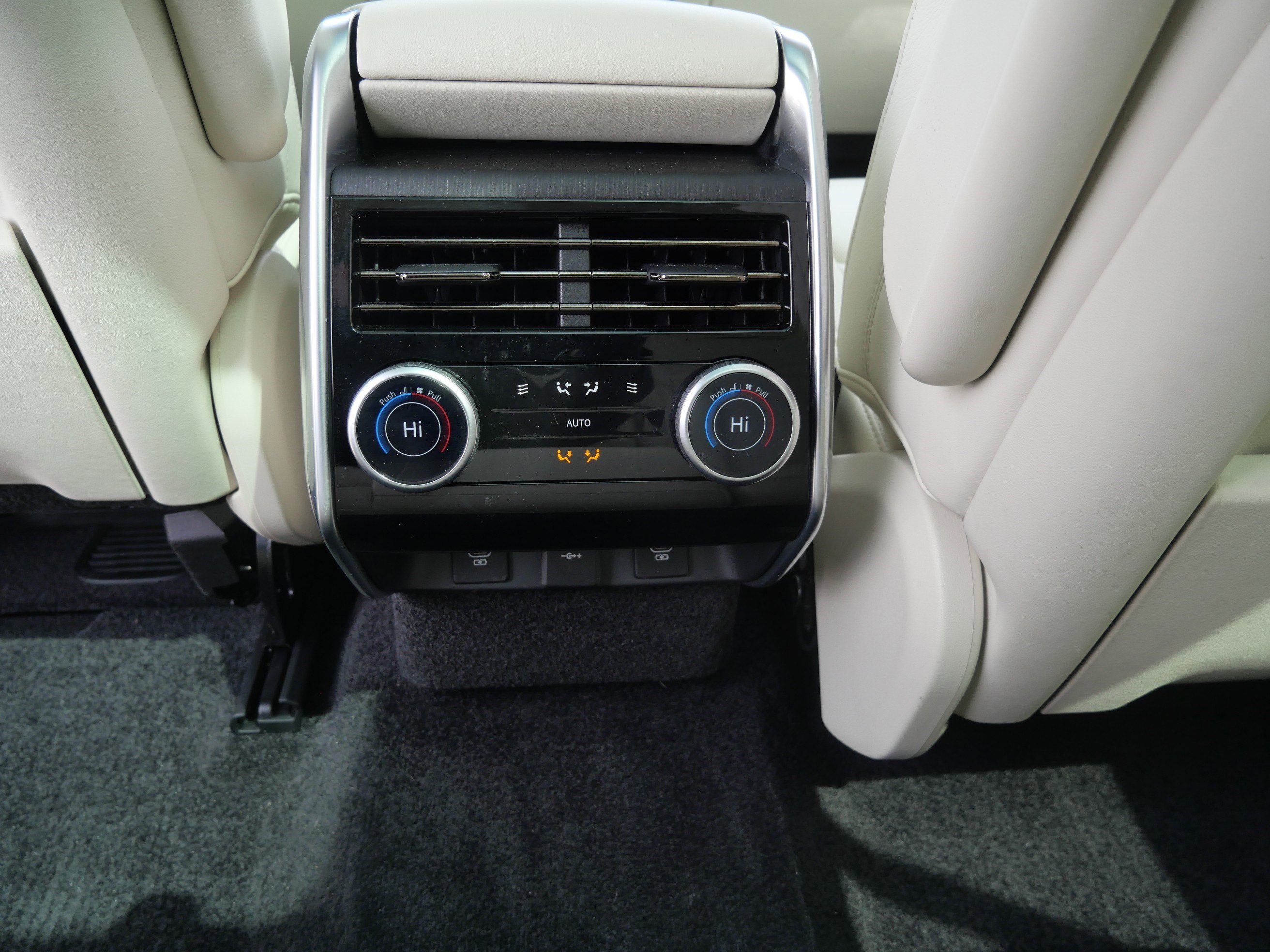 Certified 2023 Land Rover Range Rover SE AWD/4WD image 17