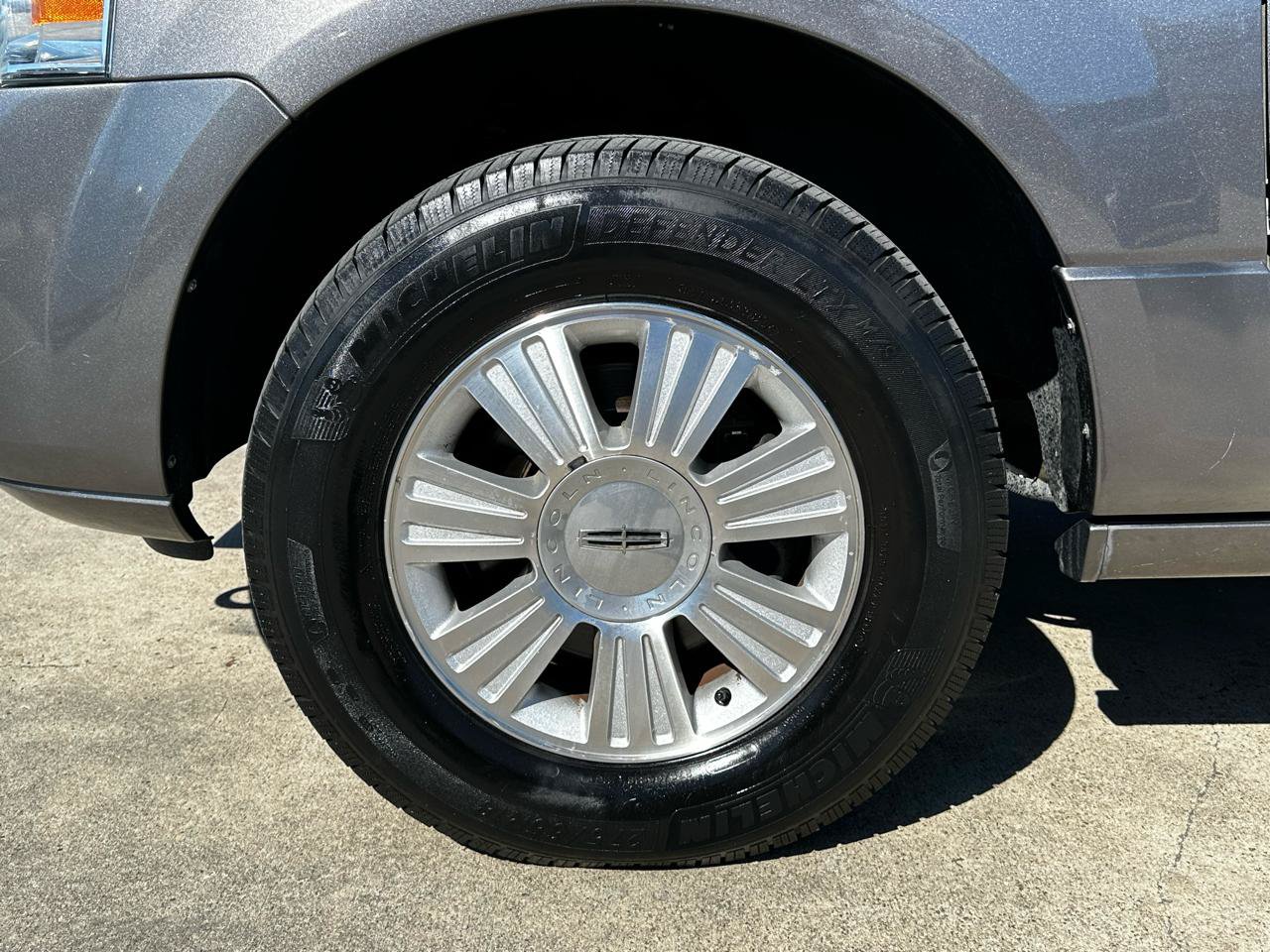 Used 2012 Lincoln Navigator 2WD image 19