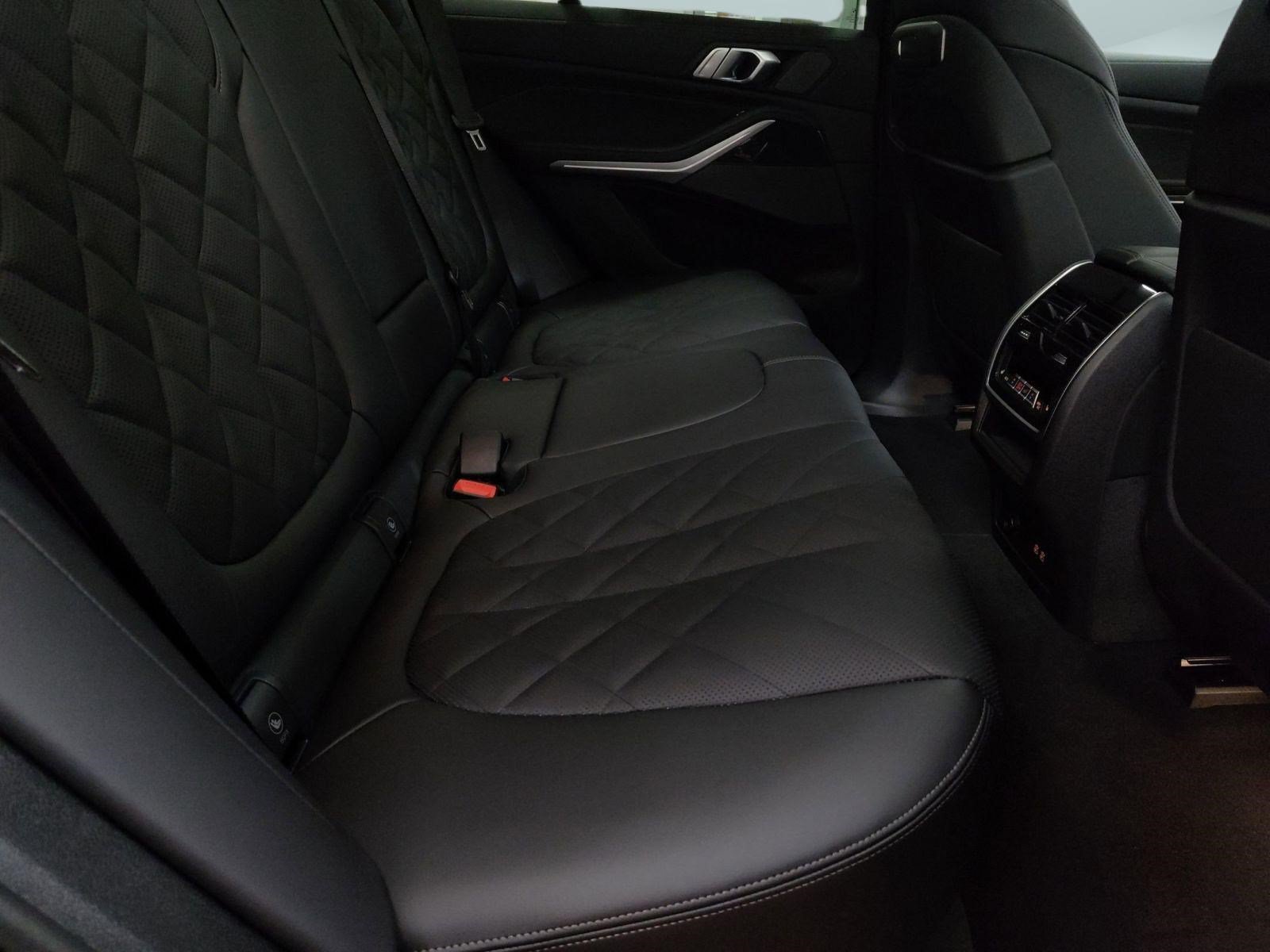Used 2026 BMW X5 xDrive40i w/ M Sport Package AWD/4WD image 25