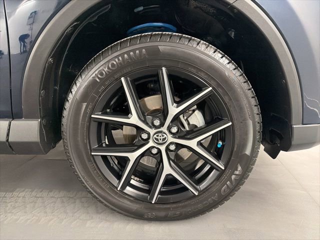Used 2017 Toyota RAV4 SE image 10